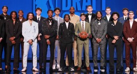 波兰乔丹精准三分助力球队获胜，球迷欢呼如潮