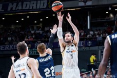 皇马西甲积分榜领跑，塞维利亚之战续写六连胜传奇